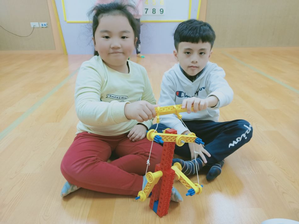 文件 : <FONT COLOR='red'>(109.03.23)樂高【魁儡】.JPG</FONT> <BR> 尺寸 : <FONT COLOR='blue'>950 × 712</FONT> 圖元 <BR> 格式 : <FONT COLOR='green'>jpg</FONT> <BR> 大小 : <FONT COLOR='green'> -- </FONT> KB