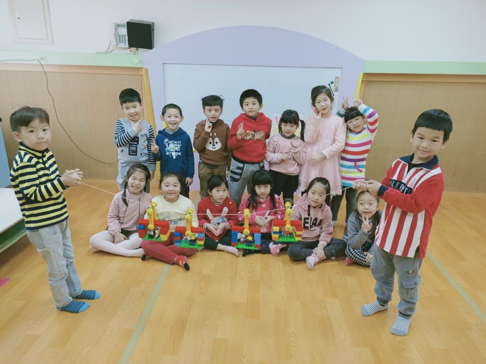 文件 : <FONT COLOR='red'>(109.04.13)樂高【纜車】-2.JPG</FONT> <BR> 尺寸 : <FONT COLOR='blue'>950 × 712</FONT> 圖元 <BR> 格式 : <FONT COLOR='green'>jpg</FONT> <BR> 大小 : <FONT COLOR='green'> -- </FONT> KB