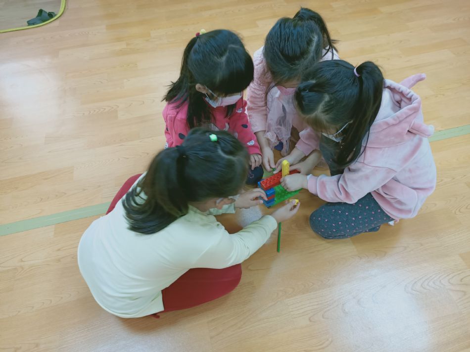 文件 : <FONT COLOR='red'>(109.04.13)樂高【纜車】-3.JPG</FONT> <BR> 尺寸 : <FONT COLOR='blue'>950 × 712</FONT> 圖元 <BR> 格式 : <FONT COLOR='green'>jpg</FONT> <BR> 大小 : <FONT COLOR='green'> -- </FONT> KB