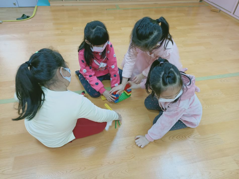 文件 : <FONT COLOR='red'>(109.04.13)樂高【纜車】-4.JPG</FONT> <BR> 尺寸 : <FONT COLOR='blue'>950 × 712</FONT> 圖元 <BR> 格式 : <FONT COLOR='green'>jpg</FONT> <BR> 大小 : <FONT COLOR='green'> -- </FONT> KB