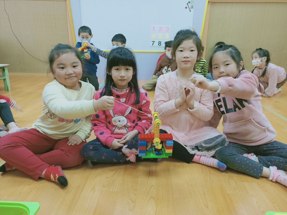 文件 : <FONT COLOR='red'>(109.04.13)樂高【纜車】-5.JPG</FONT> <BR> 尺寸 : <FONT COLOR='blue'>950 × 712</FONT> 圖元 <BR> 格式 : <FONT COLOR='green'>jpg</FONT> <BR> 大小 : <FONT COLOR='green'> -- </FONT> KB