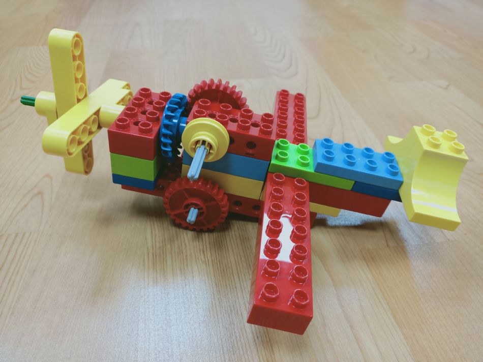 文件 : <FONT COLOR='red'>(109.05.18)樂高.JPG</FONT> <BR> 尺寸 : <FONT COLOR='blue'>950 × 712</FONT> 圖元 <BR> 格式 : <FONT COLOR='green'>jpg</FONT> <BR> 大小 : <FONT COLOR='green'> -- </FONT> KB