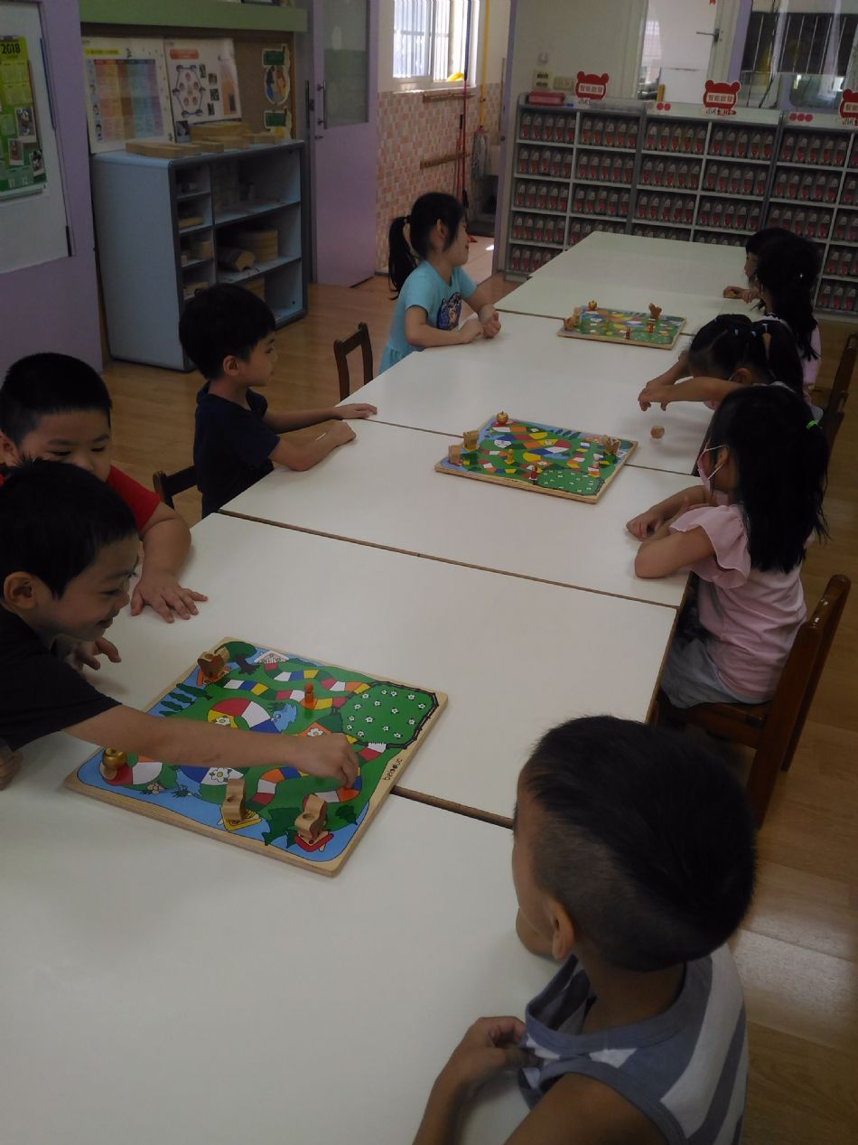 文件 : <FONT COLOR='red'>(108.08.13)桌遊-2.JPG</FONT> <BR> 尺寸 : <FONT COLOR='blue'>950 × 1267</FONT> 圖元 <BR> 格式 : <FONT COLOR='green'>jpg</FONT> <BR> 大小 : <FONT COLOR='green'> -- </FONT> KB