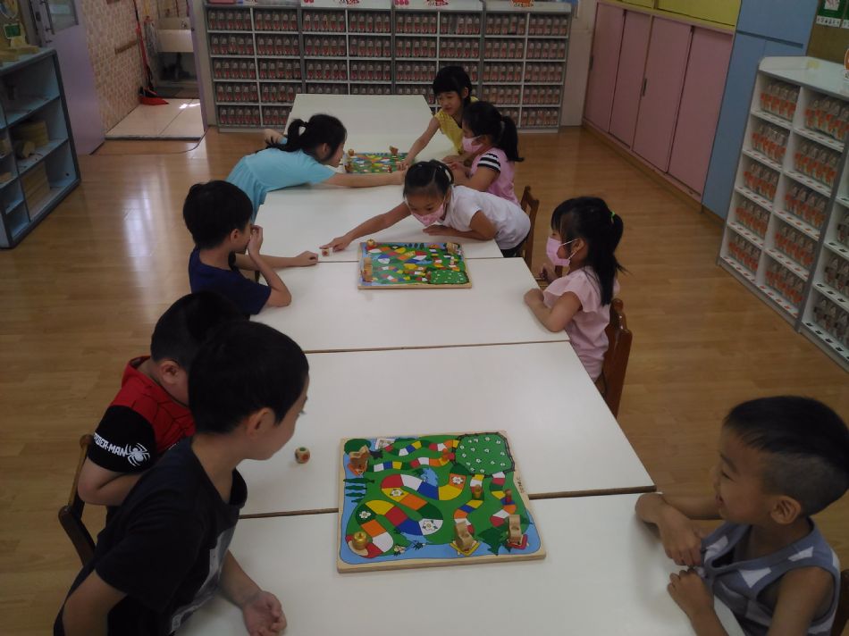 文件 : <FONT COLOR='red'>(108.08.13)桌遊-5.JPG</FONT> <BR> 尺寸 : <FONT COLOR='blue'>950 × 712</FONT> 圖元 <BR> 格式 : <FONT COLOR='green'>jpg</FONT> <BR> 大小 : <FONT COLOR='green'> -- </FONT> KB