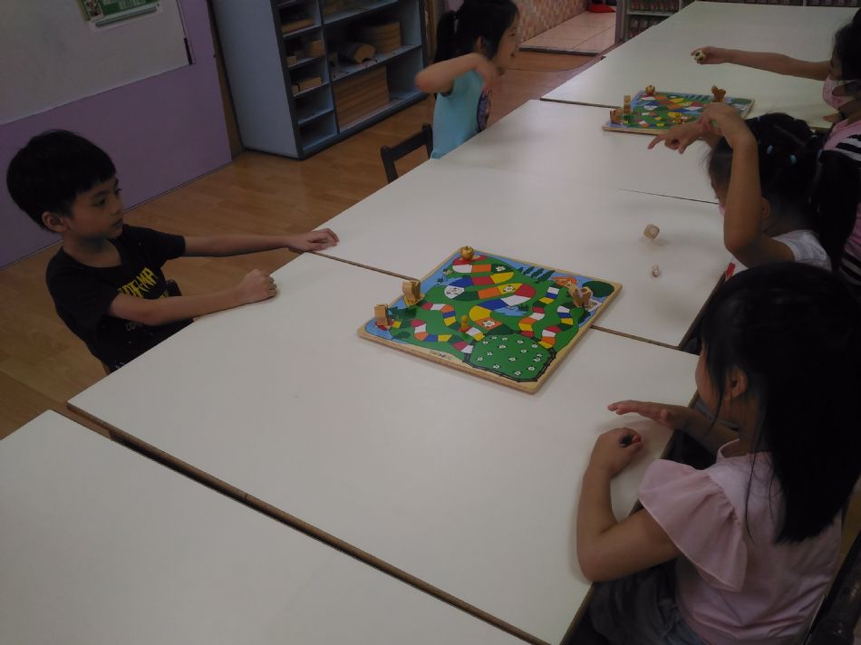 文件 : <FONT COLOR='red'>(108.08.13)桌遊-6.JPG</FONT> <BR> 尺寸 : <FONT COLOR='blue'>950 × 712</FONT> 圖元 <BR> 格式 : <FONT COLOR='green'>jpg</FONT> <BR> 大小 : <FONT COLOR='green'> -- </FONT> KB