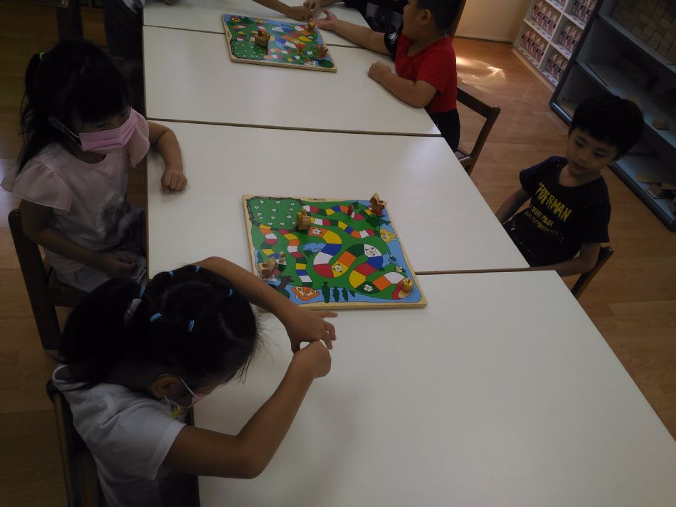 文件 : <FONT COLOR='red'>(108.08.13)桌遊-7.JPG</FONT> <BR> 尺寸 : <FONT COLOR='blue'>950 × 712</FONT> 圖元 <BR> 格式 : <FONT COLOR='green'>jpg</FONT> <BR> 大小 : <FONT COLOR='green'> -- </FONT> KB