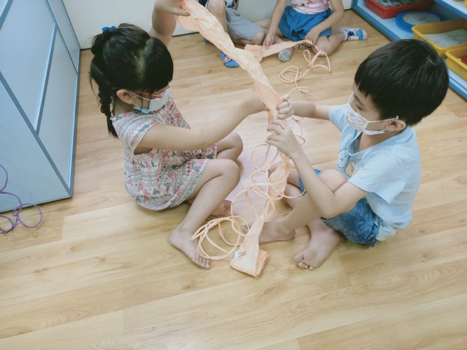 文件 : <FONT COLOR='red'>(109.06.23)畢業布置-1.JPG</FONT> <BR> 尺寸 : <FONT COLOR='blue'>950 × 712</FONT> 圖元 <BR> 格式 : <FONT COLOR='green'>jpg</FONT> <BR> 大小 : <FONT COLOR='green'> -- </FONT> KB