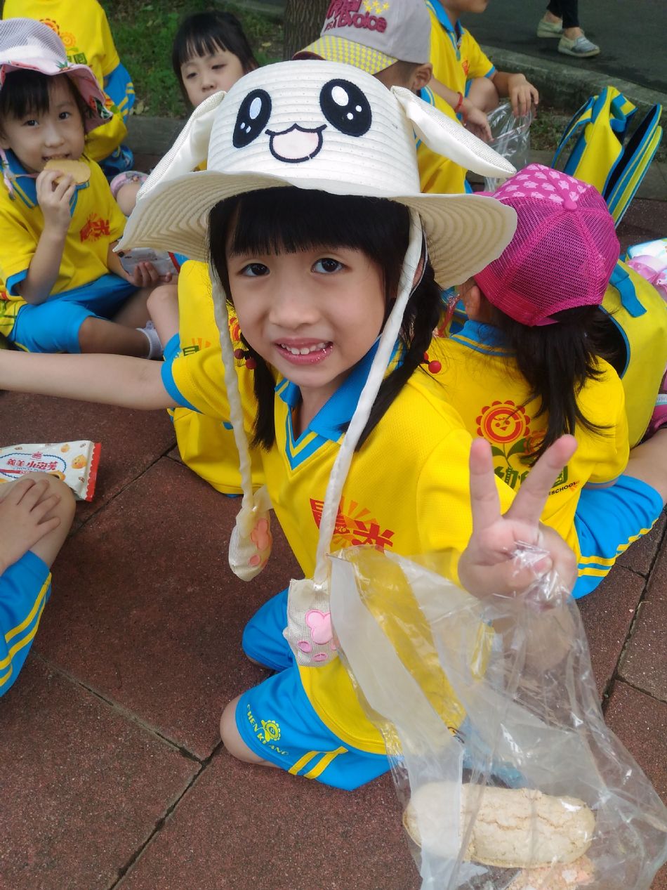 文件 : <FONT COLOR='red'>(108.08.16)戶外教學-3.JPG</FONT> <BR> 尺寸 : <FONT COLOR='blue'>950 × 1267</FONT> 圖元 <BR> 格式 : <FONT COLOR='green'>jpg</FONT> <BR> 大小 : <FONT COLOR='green'> -- </FONT> KB