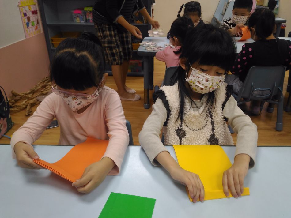 文件 : <FONT COLOR='red'>(108.10.29)美術-3.JPG</FONT> <BR> 尺寸 : <FONT COLOR='blue'>950 × 712</FONT> 圖元 <BR> 格式 : <FONT COLOR='green'>jpg</FONT> <BR> 大小 : <FONT COLOR='green'> -- </FONT> KB