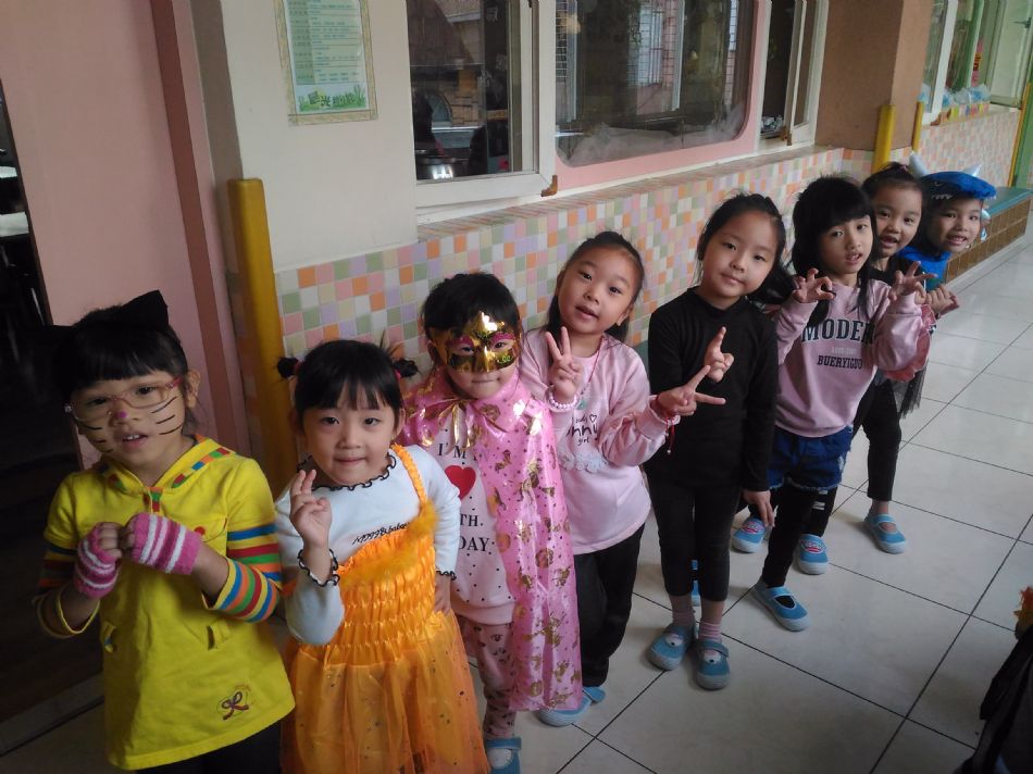 文件 : <FONT COLOR='red'>(108.10.30)萬聖節活動-1.JPG</FONT> <BR> 尺寸 : <FONT COLOR='blue'>950 × 712</FONT> 圖元 <BR> 格式 : <FONT COLOR='green'>jpg</FONT> <BR> 大小 : <FONT COLOR='green'> -- </FONT> KB