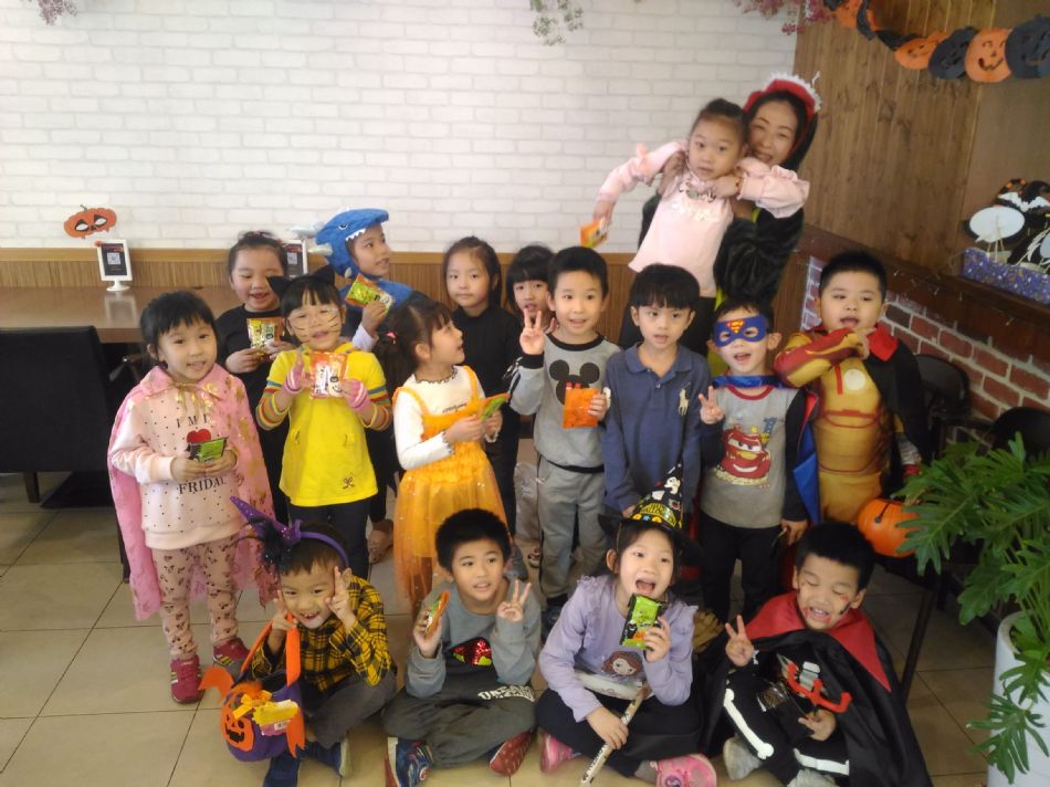 文件 : <FONT COLOR='red'>(108.10.30)萬聖節活動-11.JPG</FONT> <BR> 尺寸 : <FONT COLOR='blue'>950 × 712</FONT> 圖元 <BR> 格式 : <FONT COLOR='green'>jpg</FONT> <BR> 大小 : <FONT COLOR='green'> -- </FONT> KB