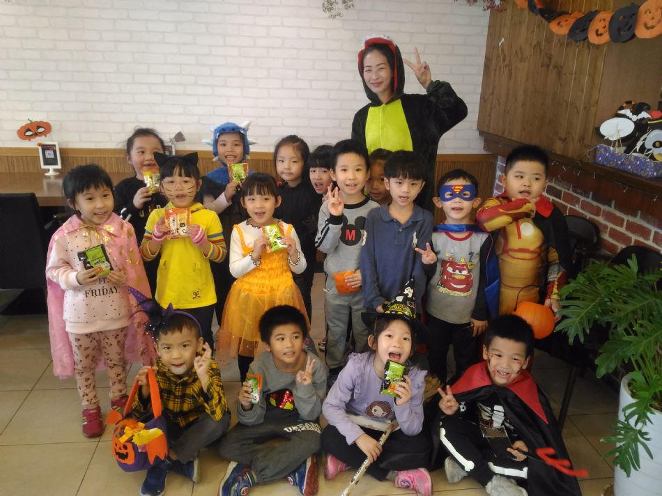 文件 : <FONT COLOR='red'>(108.10.30)萬聖節活動-4.JPG</FONT> <BR> 尺寸 : <FONT COLOR='blue'>950 × 712</FONT> 圖元 <BR> 格式 : <FONT COLOR='green'>jpg</FONT> <BR> 大小 : <FONT COLOR='green'> -- </FONT> KB