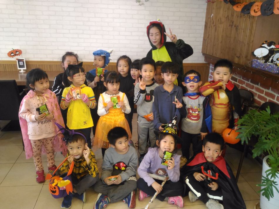 文件 : <FONT COLOR='red'>(108.10.30)萬聖節活動-5.JPG</FONT> <BR> 尺寸 : <FONT COLOR='blue'>950 × 712</FONT> 圖元 <BR> 格式 : <FONT COLOR='green'>jpg</FONT> <BR> 大小 : <FONT COLOR='green'> -- </FONT> KB