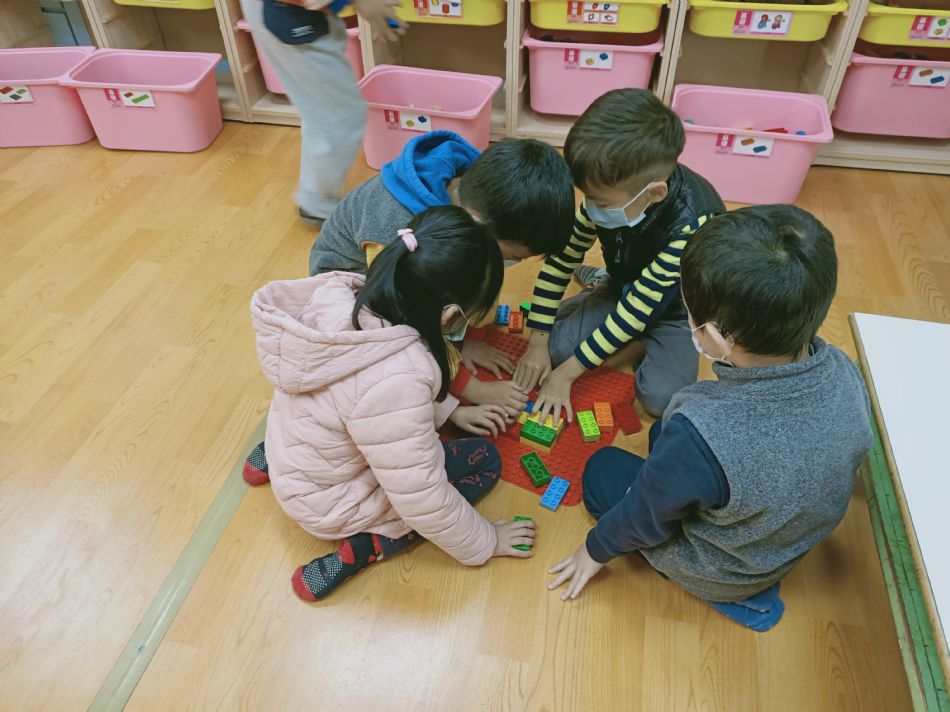 文件 : <FONT COLOR='red'>(109.03.09)樂高【綜合】-1.JPG</FONT> <BR> 尺寸 : <FONT COLOR='blue'>950 × 712</FONT> 圖元 <BR> 格式 : <FONT COLOR='green'>jpg</FONT> <BR> 大小 : <FONT COLOR='green'> -- </FONT> KB