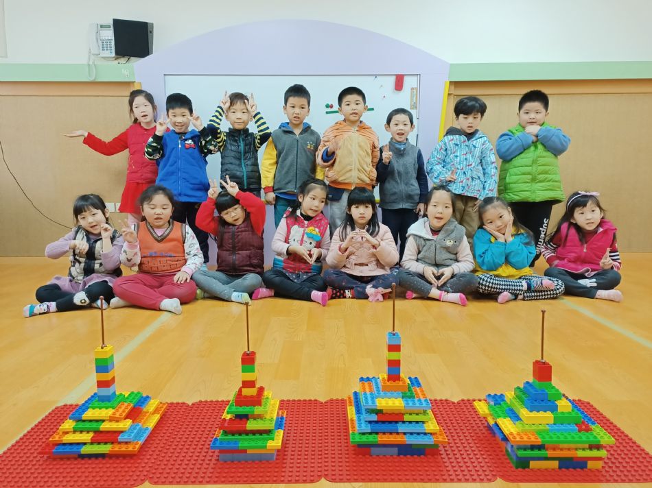 文件 : <FONT COLOR='red'>(109.03.09)樂高【綜合】-3.JPG</FONT> <BR> 尺寸 : <FONT COLOR='blue'>950 × 712</FONT> 圖元 <BR> 格式 : <FONT COLOR='green'>jpg</FONT> <BR> 大小 : <FONT COLOR='green'> -- </FONT> KB