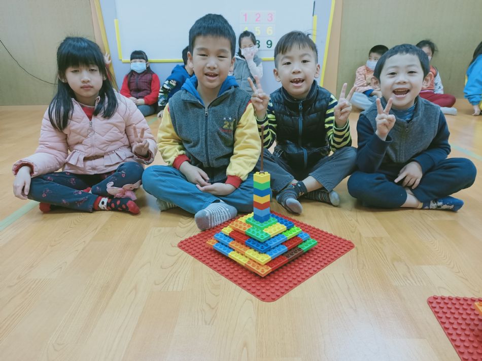 文件 : <FONT COLOR='red'>(109.03.09)樂高【綜合】-5.JPG</FONT> <BR> 尺寸 : <FONT COLOR='blue'>950 × 712</FONT> 圖元 <BR> 格式 : <FONT COLOR='green'>jpg</FONT> <BR> 大小 : <FONT COLOR='green'> -- </FONT> KB