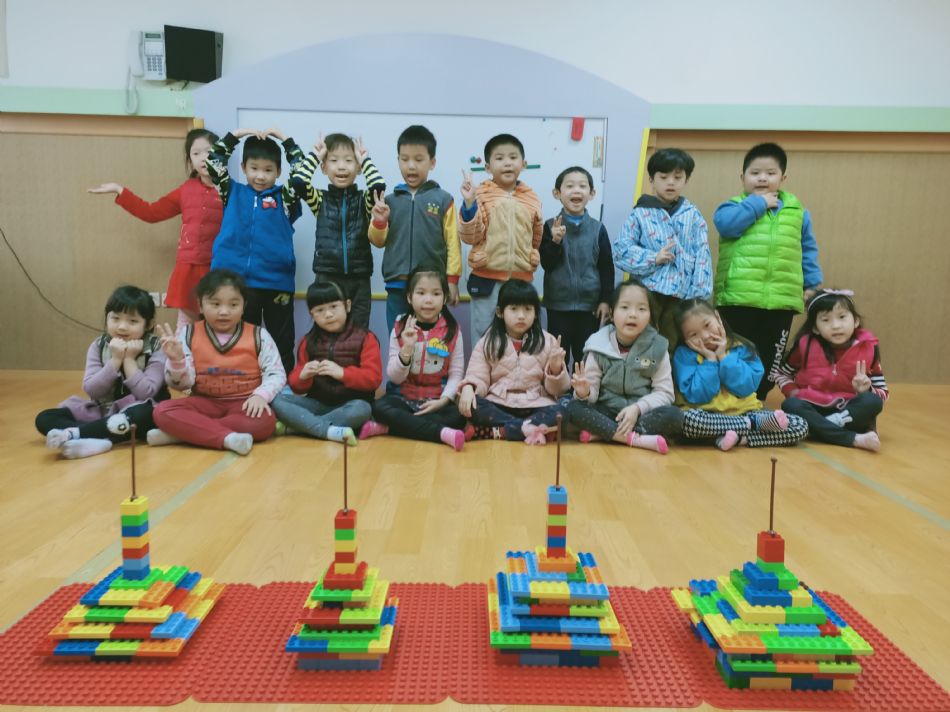 文件 : <FONT COLOR='red'>(109.03.09)樂高【綜合】-7.JPG</FONT> <BR> 尺寸 : <FONT COLOR='blue'>950 × 712</FONT> 圖元 <BR> 格式 : <FONT COLOR='green'>jpg</FONT> <BR> 大小 : <FONT COLOR='green'> -- </FONT> KB