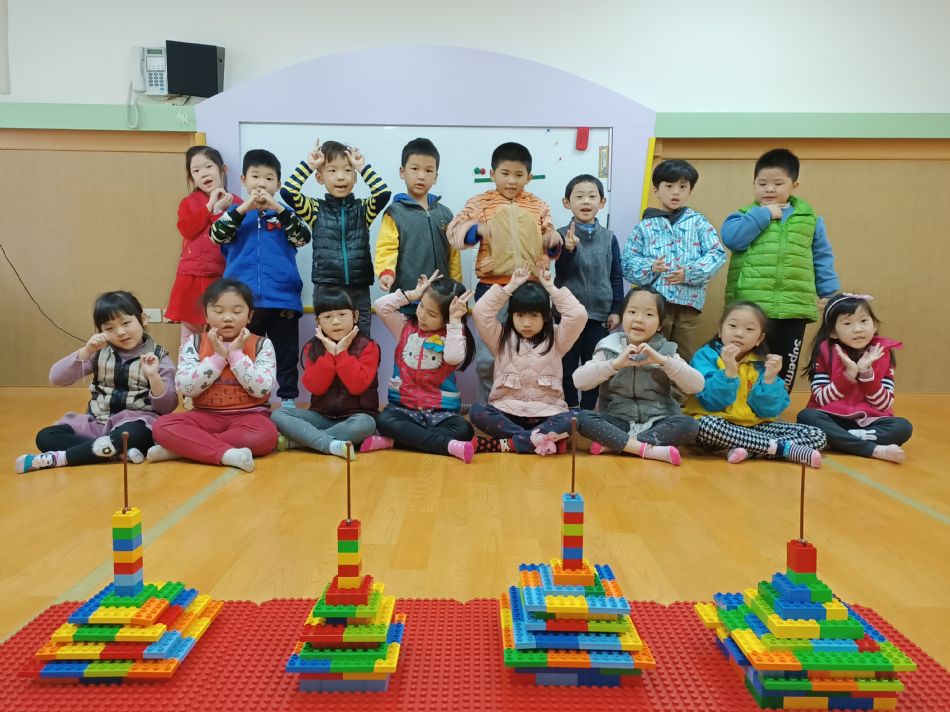 文件 : <FONT COLOR='red'>(109.03.09)樂高【綜合】.JPG</FONT> <BR> 尺寸 : <FONT COLOR='blue'>950 × 712</FONT> 圖元 <BR> 格式 : <FONT COLOR='green'>jpg</FONT> <BR> 大小 : <FONT COLOR='green'> -- </FONT> KB