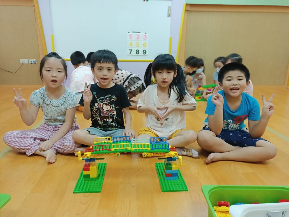 文件 : <FONT COLOR='red'>(109.06.22)樂高【綜合】-1.JPG</FONT> <BR> 尺寸 : <FONT COLOR='blue'>950 × 712</FONT> 圖元 <BR> 格式 : <FONT COLOR='green'>jpg</FONT> <BR> 大小 : <FONT COLOR='green'> -- </FONT> KB