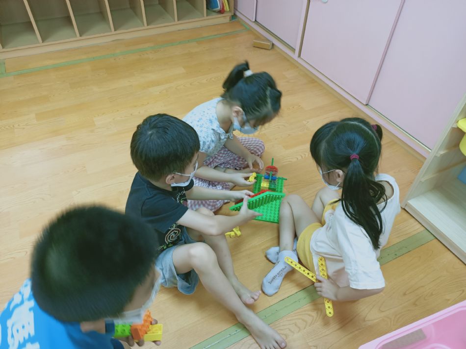 文件 : <FONT COLOR='red'>(109.06.22)樂高【綜合】-2.JPG</FONT> <BR> 尺寸 : <FONT COLOR='blue'>950 × 712</FONT> 圖元 <BR> 格式 : <FONT COLOR='green'>jpg</FONT> <BR> 大小 : <FONT COLOR='green'> -- </FONT> KB