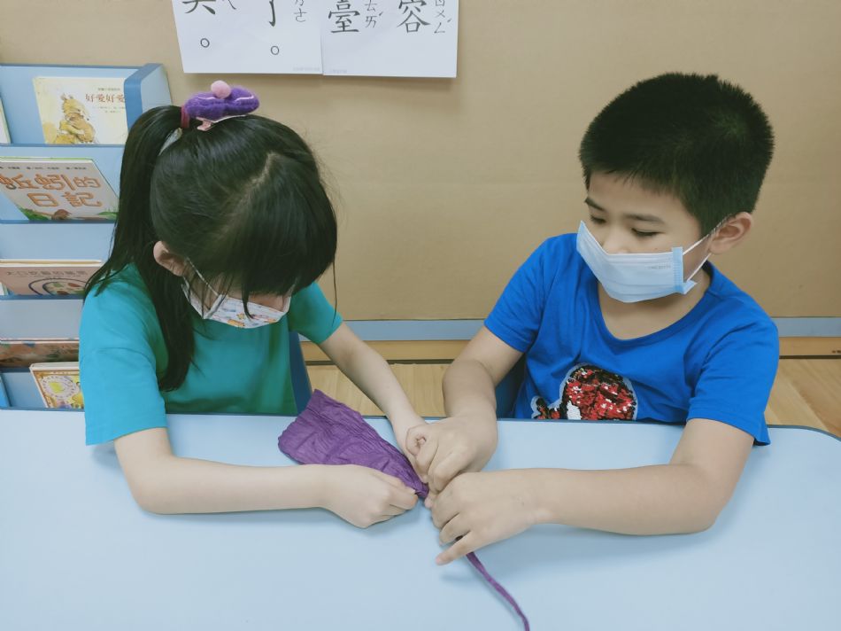 文件 : <FONT COLOR='red'>(109.06.23)畢業布置-1.JPG</FONT> <BR> 尺寸 : <FONT COLOR='blue'>950 × 712</FONT> 圖元 <BR> 格式 : <FONT COLOR='green'>jpg</FONT> <BR> 大小 : <FONT COLOR='green'> -- </FONT> KB