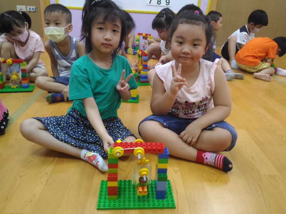 文件 : <FONT COLOR='red'>(109.09.09)樂高【電梯】-1.JPG</FONT> <BR> 尺寸 : <FONT COLOR='blue'>950 × 712</FONT> 圖元 <BR> 格式 : <FONT COLOR='green'>jpg</FONT> <BR> 大小 : <FONT COLOR='green'> -- </FONT> KB