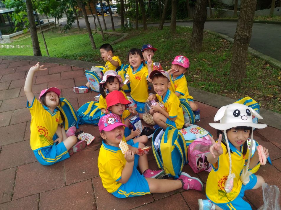 文件 : <FONT COLOR='red'>(108.08.16)戶外教學-1.JPG</FONT> <BR> 尺寸 : <FONT COLOR='blue'>950 × 712</FONT> 圖元 <BR> 格式 : <FONT COLOR='green'>jpg</FONT> <BR> 大小 : <FONT COLOR='green'> -- </FONT> KB