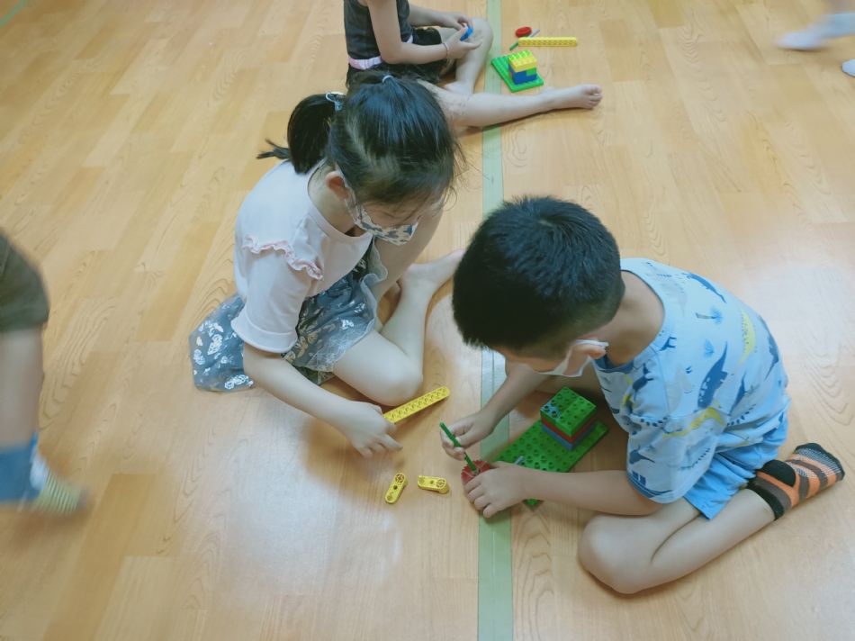 文件 : <FONT COLOR='red'>(109.06.15)樂高【柵欄】-5.JPG</FONT> <BR> 尺寸 : <FONT COLOR='blue'>950 × 712</FONT> 圖元 <BR> 格式 : <FONT COLOR='green'>jpg</FONT> <BR> 大小 : <FONT COLOR='green'> -- </FONT> KB