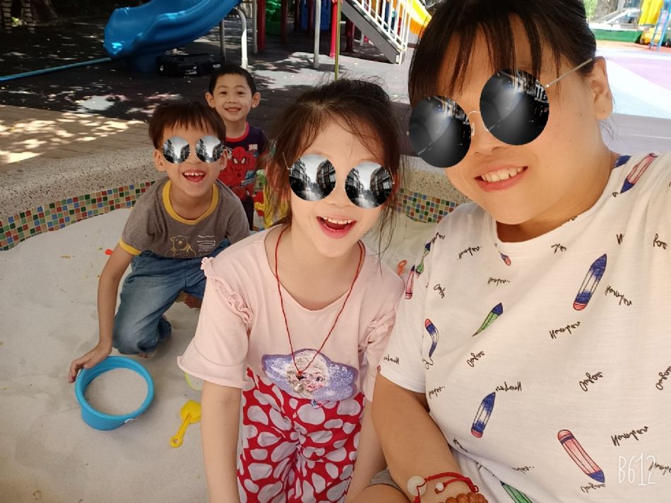 文件 : <FONT COLOR='red'>(109.06.19)玩沙-1.JPG</FONT> <BR> 尺寸 : <FONT COLOR='blue'>950 × 712</FONT> 圖元 <BR> 格式 : <FONT COLOR='green'>jpg</FONT> <BR> 大小 : <FONT COLOR='green'> -- </FONT> KB