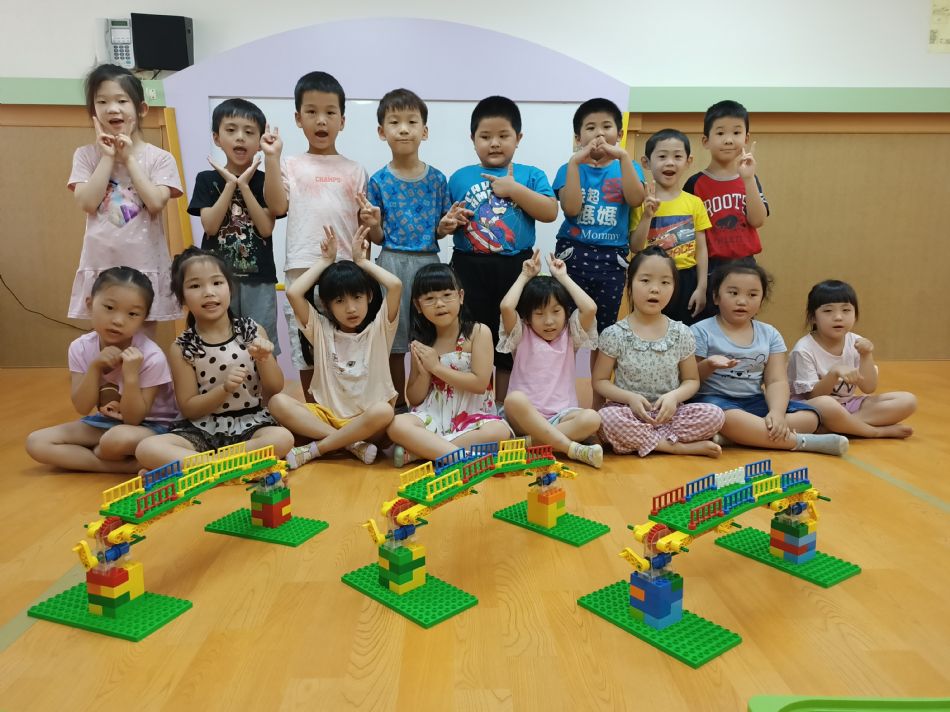 文件 : <FONT COLOR='red'>(109.06.22)樂高【綜合】-1.JPG</FONT> <BR> 尺寸 : <FONT COLOR='blue'>950 × 712</FONT> 圖元 <BR> 格式 : <FONT COLOR='green'>jpg</FONT> <BR> 大小 : <FONT COLOR='green'> -- </FONT> KB