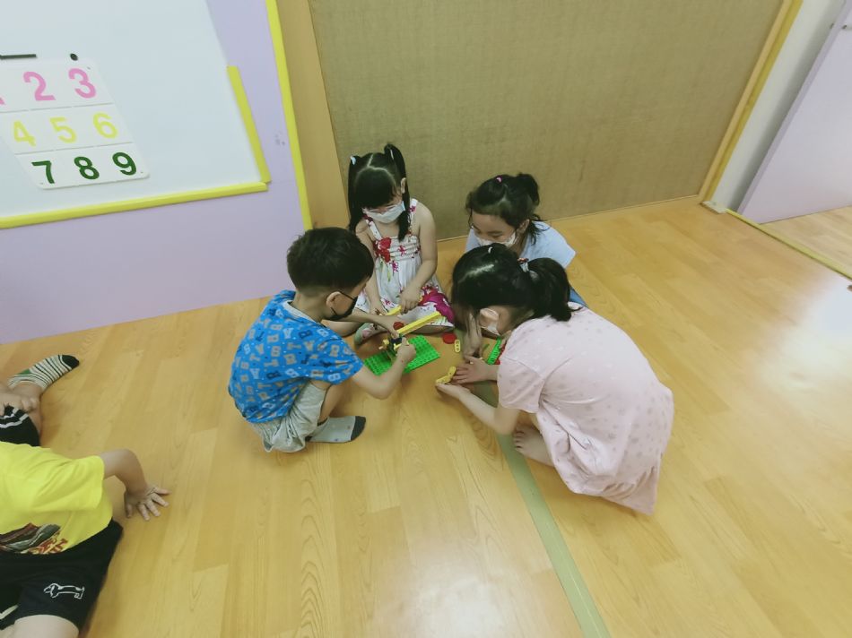 文件 : <FONT COLOR='red'>(109.06.22)樂高【綜合】-2.JPG</FONT> <BR> 尺寸 : <FONT COLOR='blue'>950 × 712</FONT> 圖元 <BR> 格式 : <FONT COLOR='green'>jpg</FONT> <BR> 大小 : <FONT COLOR='green'> -- </FONT> KB