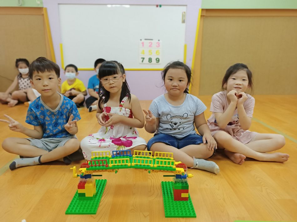 文件 : <FONT COLOR='red'>(109.06.22)樂高【綜合】-3.JPG</FONT> <BR> 尺寸 : <FONT COLOR='blue'>950 × 712</FONT> 圖元 <BR> 格式 : <FONT COLOR='green'>jpg</FONT> <BR> 大小 : <FONT COLOR='green'> -- </FONT> KB