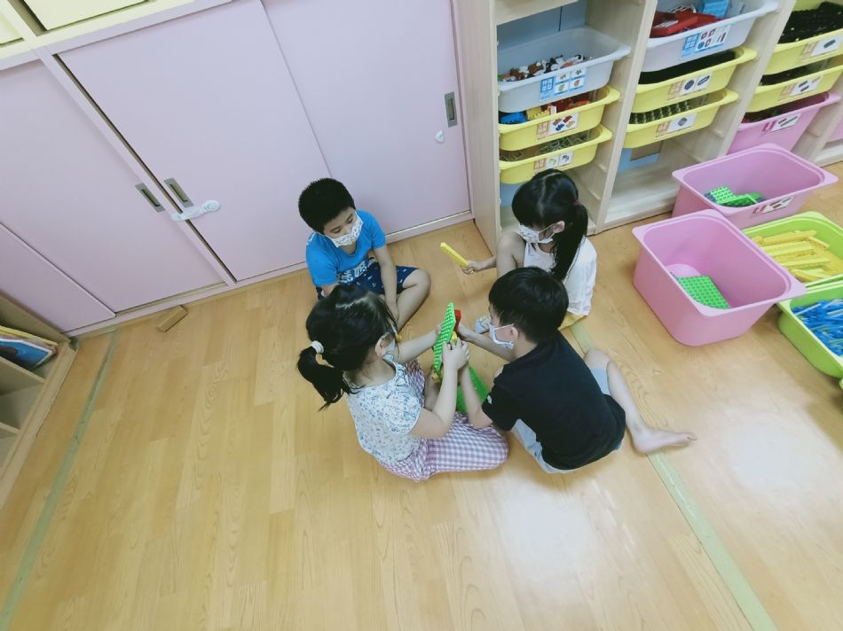 文件 : <FONT COLOR='red'>(109.06.22)樂高【綜合】.JPG</FONT> <BR> 尺寸 : <FONT COLOR='blue'>950 × 712</FONT> 圖元 <BR> 格式 : <FONT COLOR='green'>jpg</FONT> <BR> 大小 : <FONT COLOR='green'> -- </FONT> KB