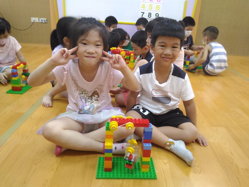 文件 : <FONT COLOR='red'>(109.09.09)樂高【電梯】-2.JPG</FONT> <BR> 尺寸 : <FONT COLOR='blue'>950 × 712</FONT> 圖元 <BR> 格式 : <FONT COLOR='green'>jpg</FONT> <BR> 大小 : <FONT COLOR='green'> -- </FONT> KB