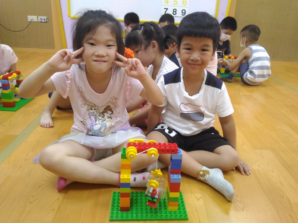 文件 : <FONT COLOR='red'>(109.09.09)樂高【電梯】-4.JPG</FONT> <BR> 尺寸 : <FONT COLOR='blue'>950 × 712</FONT> 圖元 <BR> 格式 : <FONT COLOR='green'>jpg</FONT> <BR> 大小 : <FONT COLOR='green'> -- </FONT> KB