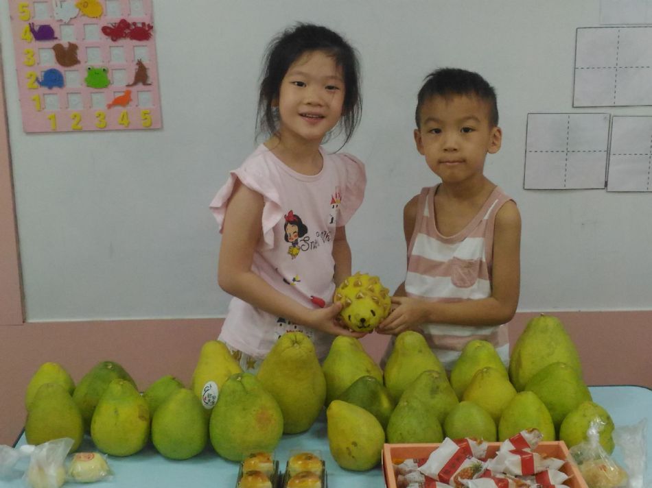 文件 : <FONT COLOR='red'>(109.09.12)中秋慶團圓-5.JPG</FONT> <BR> 尺寸 : <FONT COLOR='blue'>950 × 712</FONT> 圖元 <BR> 格式 : <FONT COLOR='green'>jpg</FONT> <BR> 大小 : <FONT COLOR='green'> -- </FONT> KB