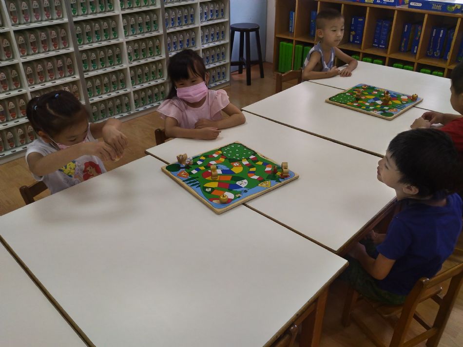 文件 : <FONT COLOR='red'>(108.08.13)桌遊-11.JPG</FONT> <BR> 尺寸 : <FONT COLOR='blue'>950 × 712</FONT> 圖元 <BR> 格式 : <FONT COLOR='green'>jpg</FONT> <BR> 大小 : <FONT COLOR='green'> -- </FONT> KB