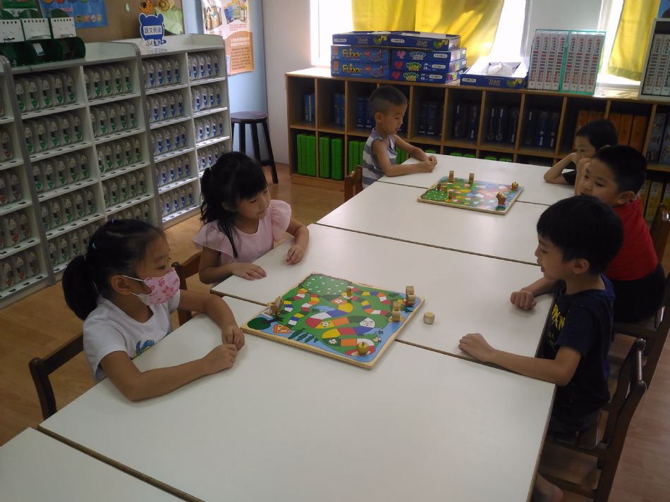 文件 : <FONT COLOR='red'>(108.08.13)桌遊-12.JPG</FONT> <BR> 尺寸 : <FONT COLOR='blue'>950 × 712</FONT> 圖元 <BR> 格式 : <FONT COLOR='green'>jpg</FONT> <BR> 大小 : <FONT COLOR='green'> -- </FONT> KB