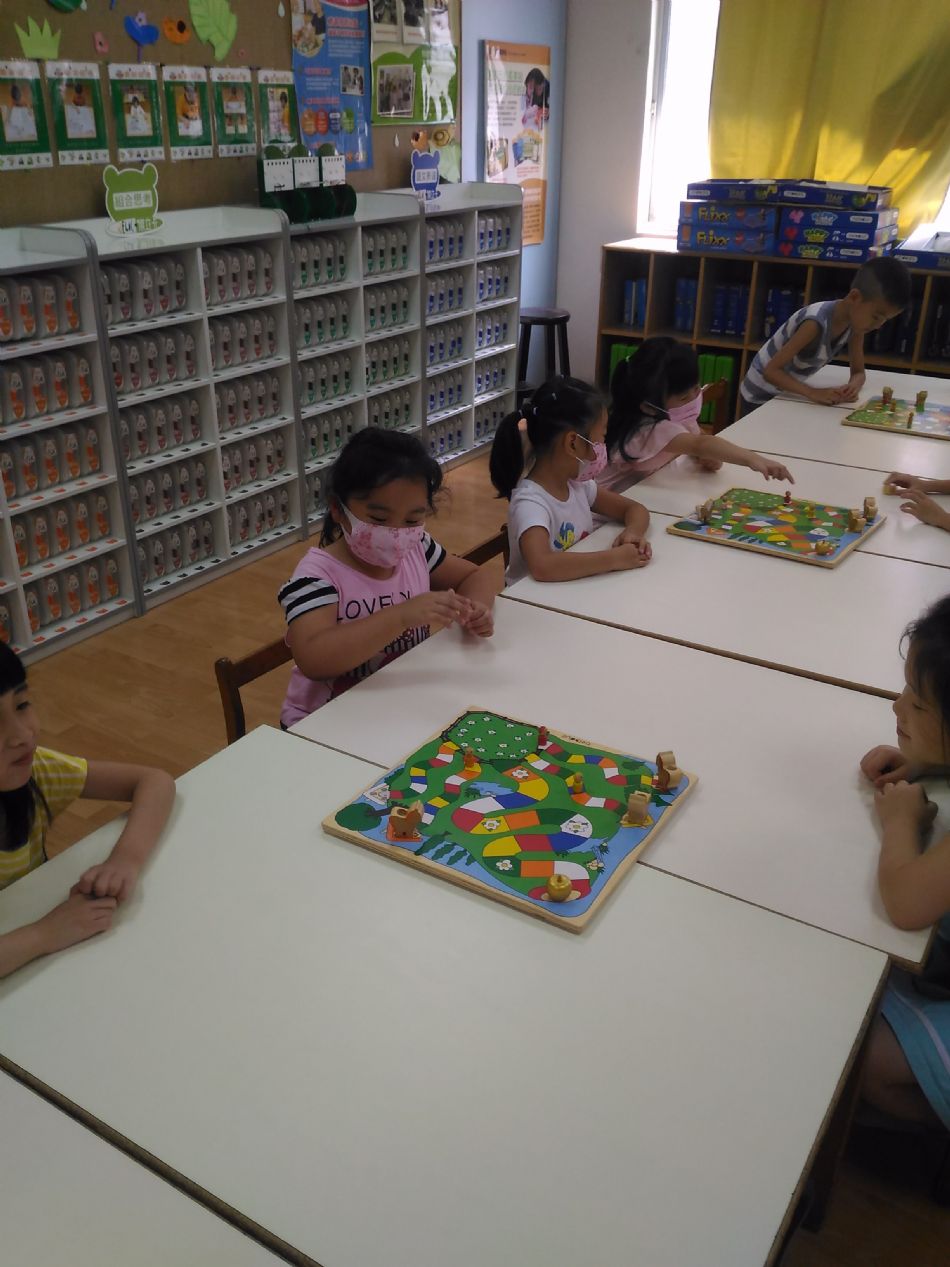 文件 : <FONT COLOR='red'>(108.08.13)桌遊-6.JPG</FONT> <BR> 尺寸 : <FONT COLOR='blue'>950 × 1267</FONT> 圖元 <BR> 格式 : <FONT COLOR='green'>jpg</FONT> <BR> 大小 : <FONT COLOR='green'> -- </FONT> KB