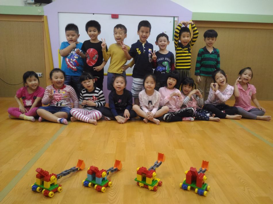 文件 : <FONT COLOR='red'>(108.10.28)樂高-3.JPG</FONT> <BR> 尺寸 : <FONT COLOR='blue'>950 × 712</FONT> 圖元 <BR> 格式 : <FONT COLOR='green'>jpg</FONT> <BR> 大小 : <FONT COLOR='green'> -- </FONT> KB