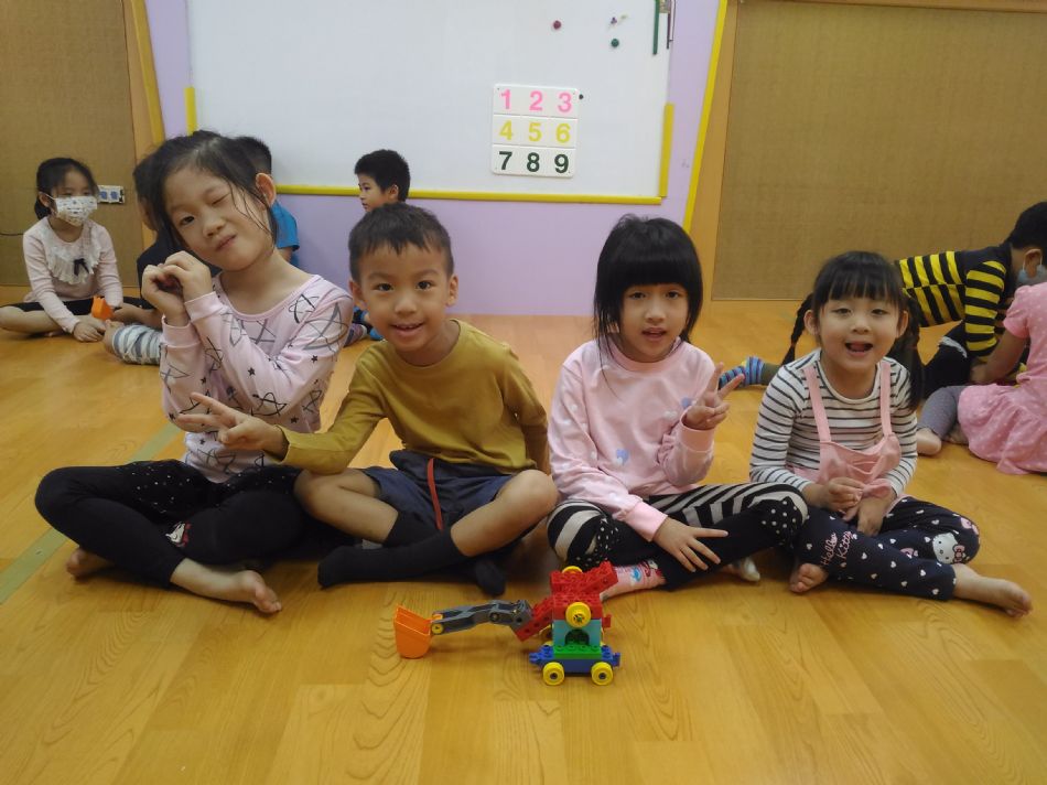 文件 : <FONT COLOR='red'>(108.10.28)樂高-6.JPG</FONT> <BR> 尺寸 : <FONT COLOR='blue'>950 × 712</FONT> 圖元 <BR> 格式 : <FONT COLOR='green'>jpg</FONT> <BR> 大小 : <FONT COLOR='green'> -- </FONT> KB