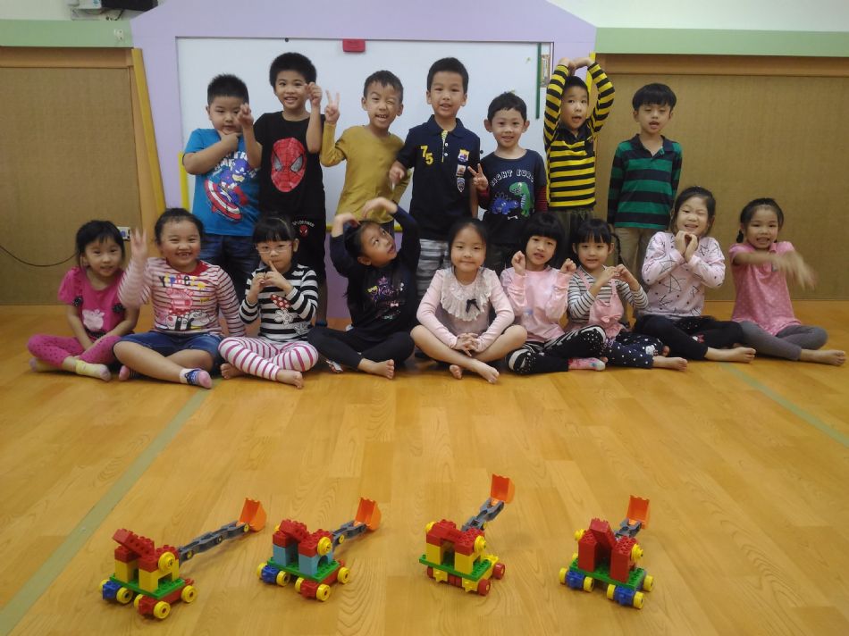 文件 : <FONT COLOR='red'>(108.10.28)樂高.JPG</FONT> <BR> 尺寸 : <FONT COLOR='blue'>950 × 712</FONT> 圖元 <BR> 格式 : <FONT COLOR='green'>jpg</FONT> <BR> 大小 : <FONT COLOR='green'> -- </FONT> KB