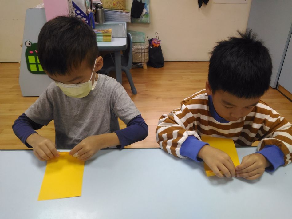 文件 : <FONT COLOR='red'>(108.10.29)美術-3.JPG</FONT> <BR> 尺寸 : <FONT COLOR='blue'>950 × 712</FONT> 圖元 <BR> 格式 : <FONT COLOR='green'>jpg</FONT> <BR> 大小 : <FONT COLOR='green'> -- </FONT> KB