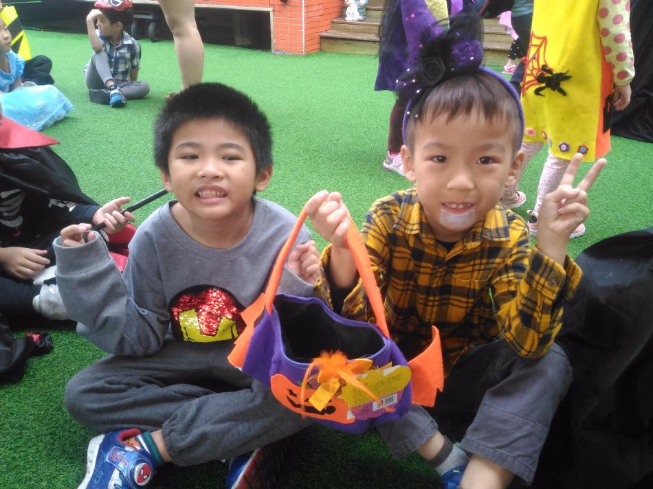 文件 : <FONT COLOR='red'>(108.10.30)萬聖節活動-1.JPG</FONT> <BR> 尺寸 : <FONT COLOR='blue'>950 × 712</FONT> 圖元 <BR> 格式 : <FONT COLOR='green'>jpg</FONT> <BR> 大小 : <FONT COLOR='green'> -- </FONT> KB