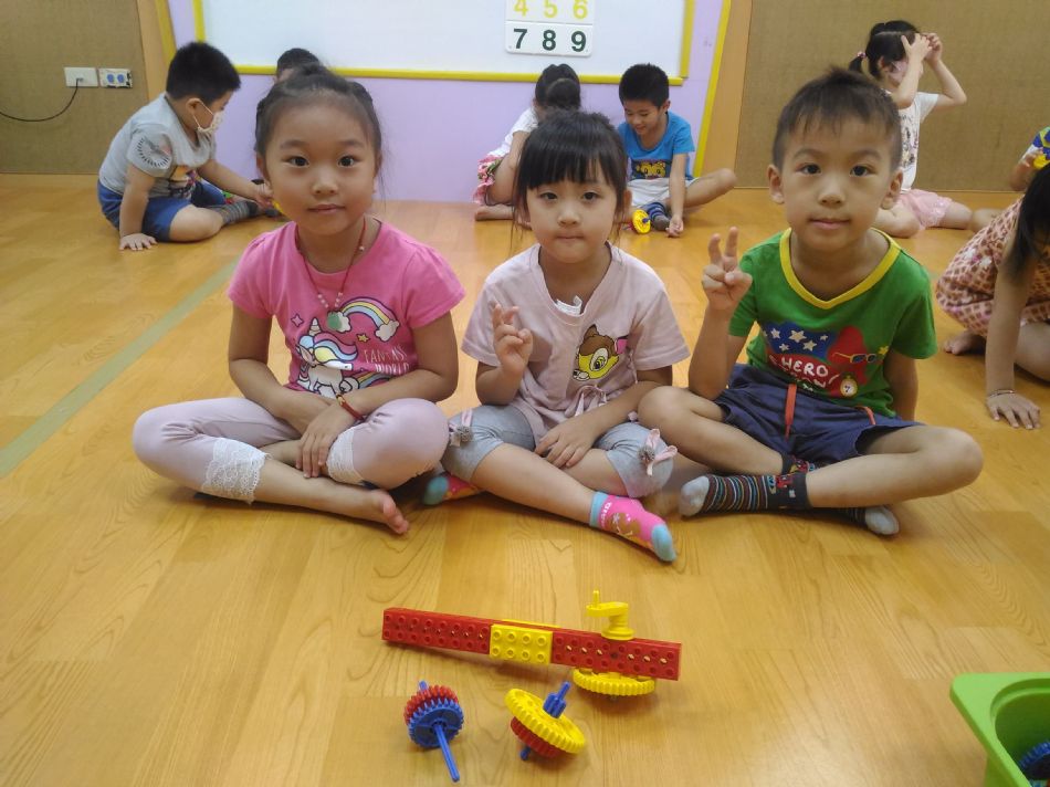 文件 : <FONT COLOR='red'>(108.10.07)樂高【戰鬥陀螺】.JPG</FONT> <BR> 尺寸 : <FONT COLOR='blue'>950 × 712</FONT> 圖元 <BR> 格式 : <FONT COLOR='green'>jpg</FONT> <BR> 大小 : <FONT COLOR='green'> -- </FONT> KB