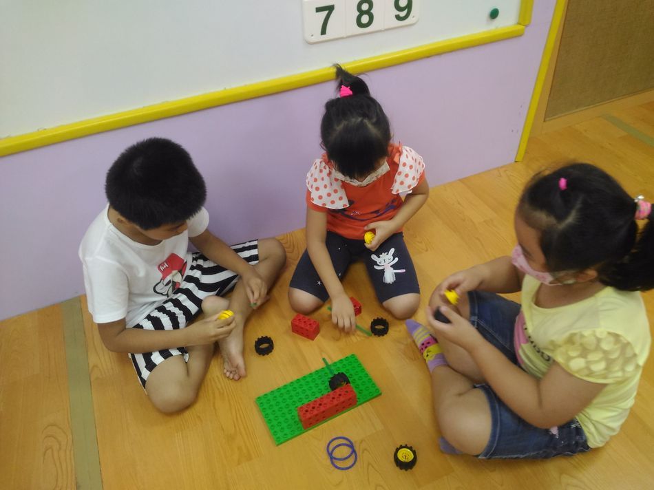 文件 : <FONT COLOR='red'>(108.10.14)樂高【遞物高手】-13.JPG</FONT> <BR> 尺寸 : <FONT COLOR='blue'>950 × 712</FONT> 圖元 <BR> 格式 : <FONT COLOR='green'>jpg</FONT> <BR> 大小 : <FONT COLOR='green'> -- </FONT> KB