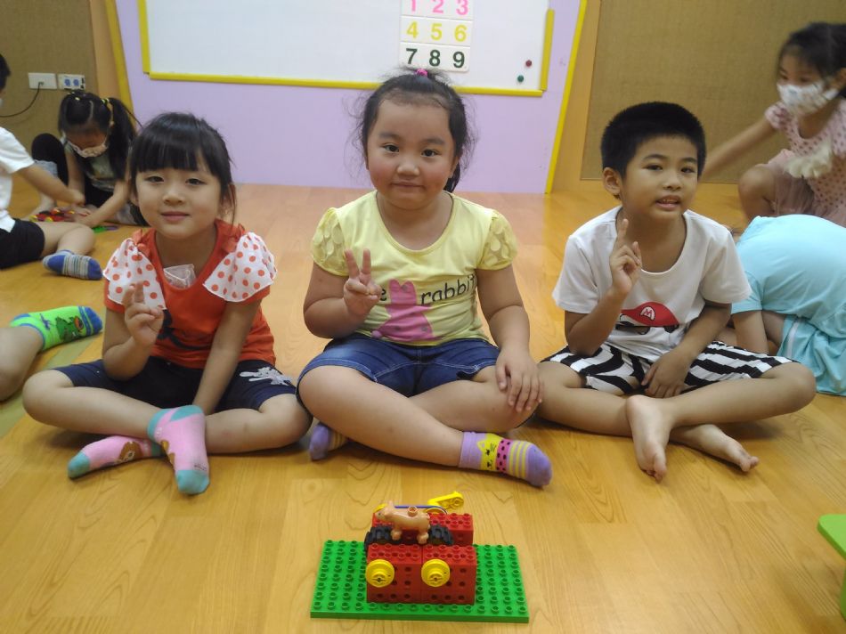 文件 : <FONT COLOR='red'>(108.10.14)樂高【遞物高手】-2.JPG</FONT> <BR> 尺寸 : <FONT COLOR='blue'>950 × 712</FONT> 圖元 <BR> 格式 : <FONT COLOR='green'>jpg</FONT> <BR> 大小 : <FONT COLOR='green'> -- </FONT> KB