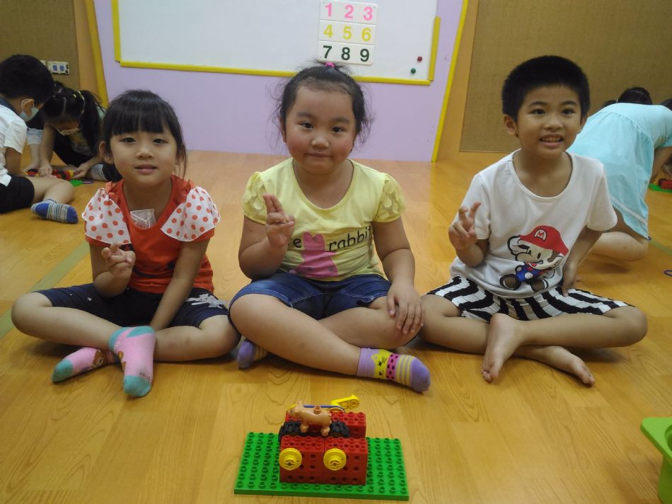 文件 : <FONT COLOR='red'>(108.10.14)樂高【遞物高手】-5.JPG</FONT> <BR> 尺寸 : <FONT COLOR='blue'>950 × 712</FONT> 圖元 <BR> 格式 : <FONT COLOR='green'>jpg</FONT> <BR> 大小 : <FONT COLOR='green'> -- </FONT> KB