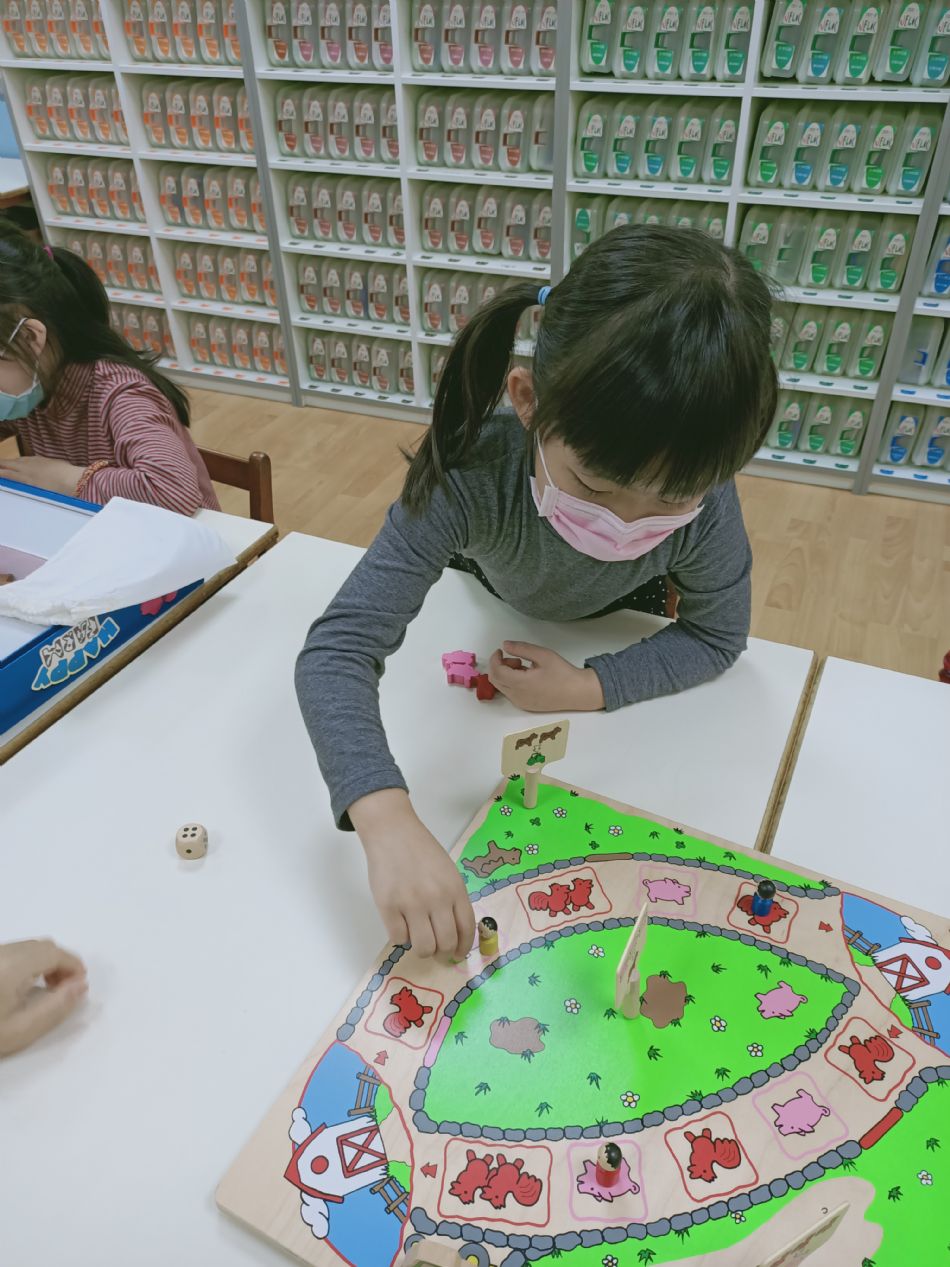 文件 : <FONT COLOR='red'>(109.04.10)桌遊-1.JPG</FONT> <BR> 尺寸 : <FONT COLOR='blue'>950 × 1267</FONT> 圖元 <BR> 格式 : <FONT COLOR='green'>jpg</FONT> <BR> 大小 : <FONT COLOR='green'> -- </FONT> KB