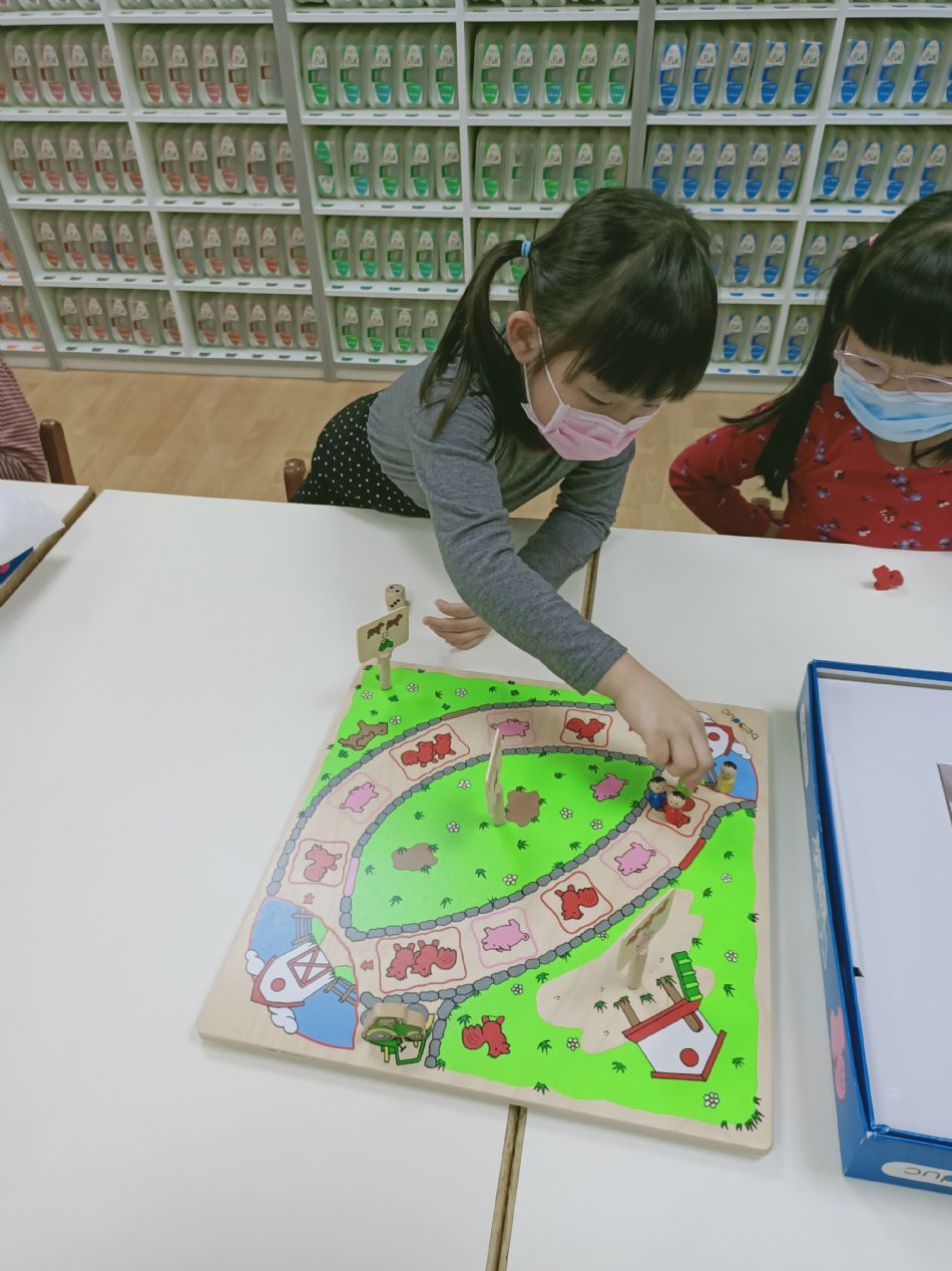 文件 : <FONT COLOR='red'>(109.04.10)桌遊-2.JPG</FONT> <BR> 尺寸 : <FONT COLOR='blue'>950 × 1267</FONT> 圖元 <BR> 格式 : <FONT COLOR='green'>jpg</FONT> <BR> 大小 : <FONT COLOR='green'> -- </FONT> KB